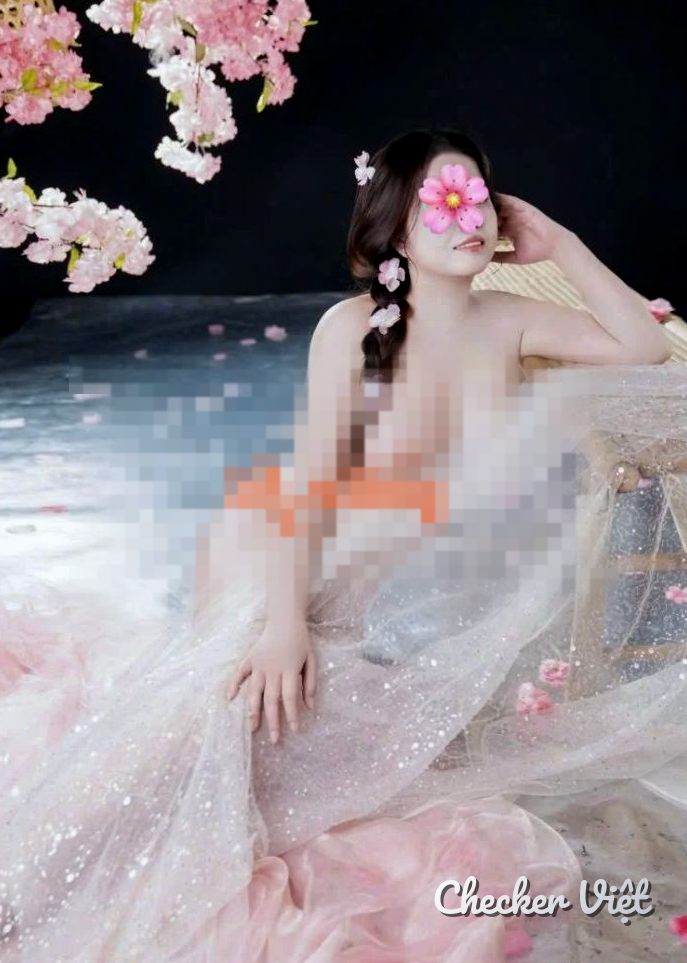 Thần – gái gọi Dĩ An