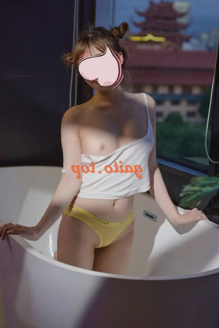 Cẩm Tú 2001 – Mông cong, ngoan dâm – Xem ngay – Gò Vấp, Sài Gòn – ảnh 12